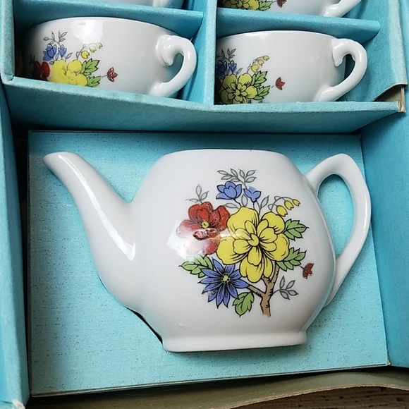 Vintage Toy China Tea Set Floral pattern NIB - Picture 3 of 8